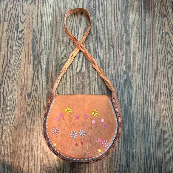 Vintage 60s/70s tooled leather painted floral boho bag - Picture 3 of 7